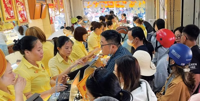 Ngân hàng Nhà nước sẽ thí điểm sàn giao dịch vàng theo 3 giai đoạn. Ảnh minh họa: INT