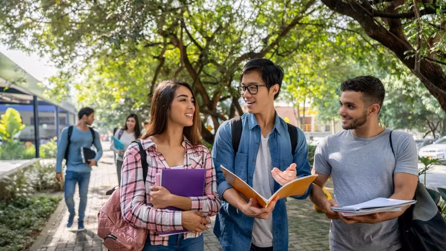 Sinh viên quốc tế chịu tác động mạnh mẽ từ chính sách rút ngắn thị thực.