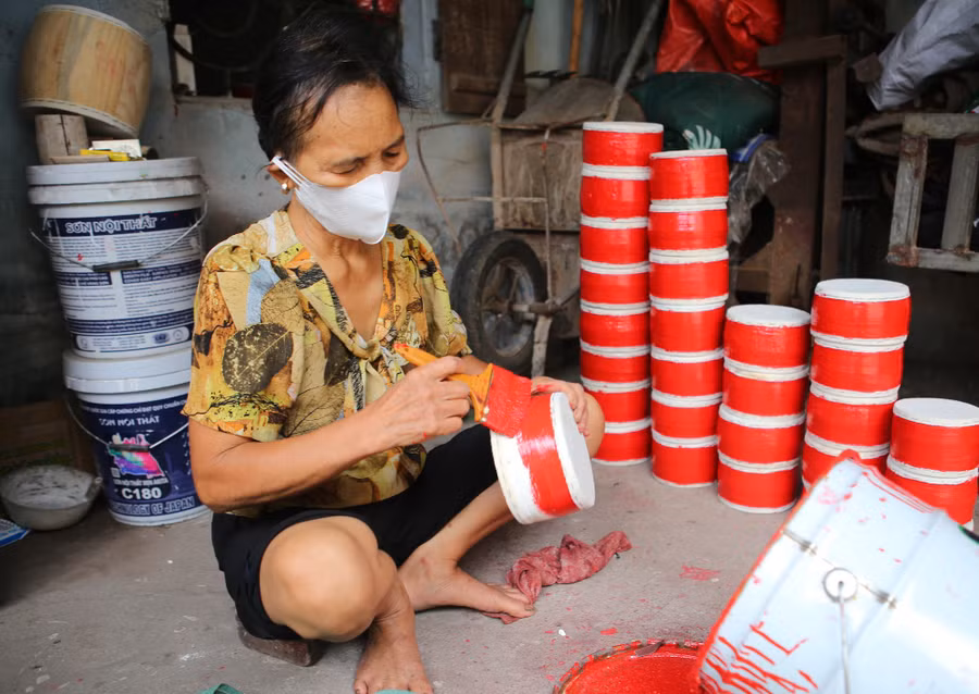 nhung-doi-ban-tay-giu-hon-tet-trang-ram-2.jpg