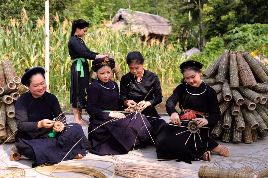 ho-thac-ba-ve-dep-binh-yen-1.jpg
