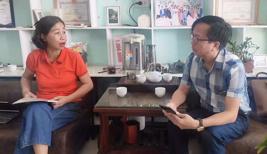 Bà Mai Thị Duyên, giáo viên nghỉ hưu ở huyện Nga Sơn (Thanh Hóa) phản ánh sự việc với phóng viên Báo GD&TĐ.