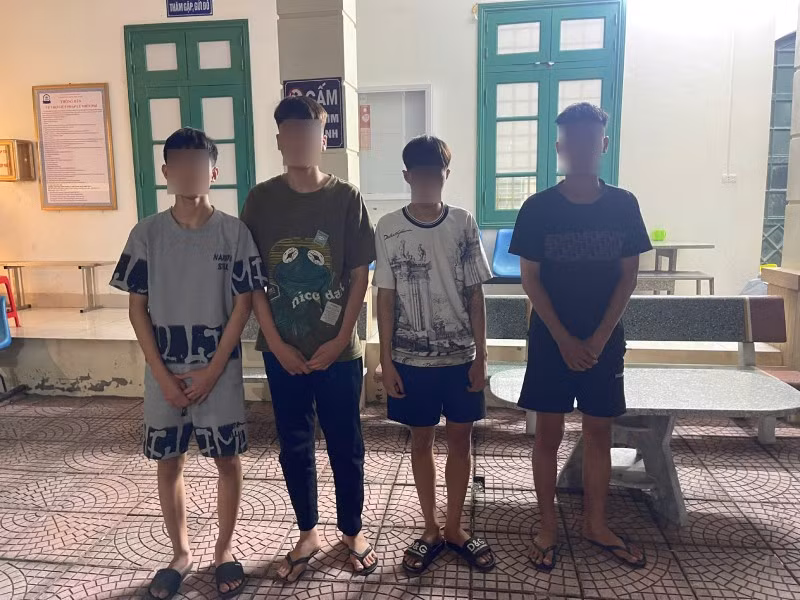 hoc-sinh-gay-roi-trat-tu-cong-cong-nguy-hiem-cao-hau-qua-lon-1.png