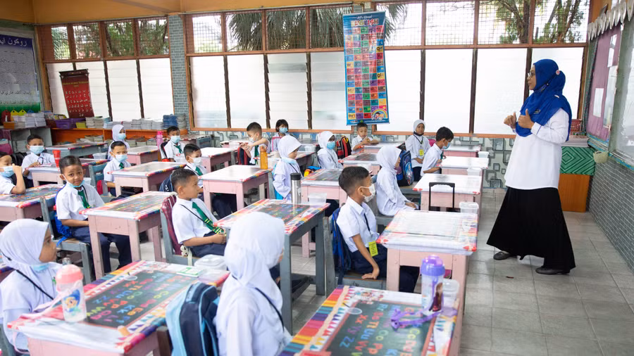 Học sinh Malaysia sẽ tham gia mô hình hai giáo viên một lớp từ 2027.