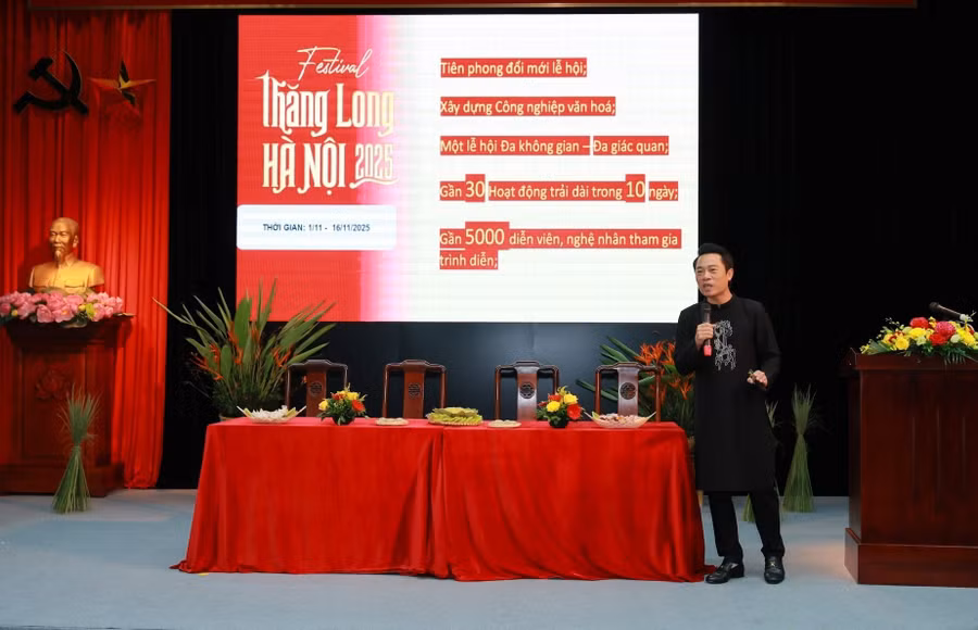 Tổng đạo diễn Phạm Hoàng Giang chia sẻ ý tưởng xây dựng chương trình.