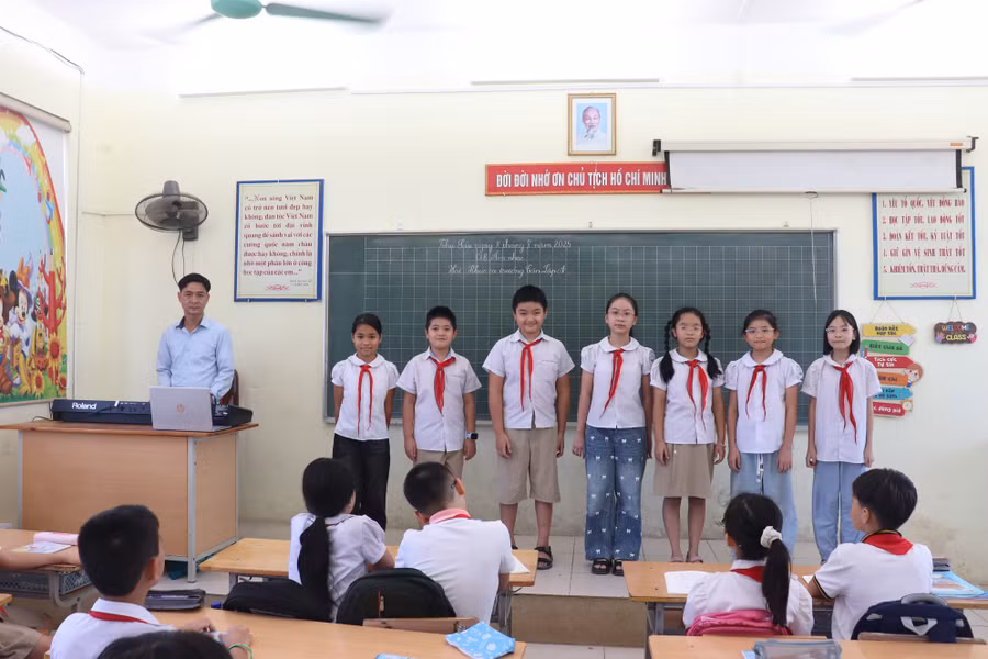 nhac-si-nha-giao-nguyen-tien-hung-buc-giang-hoa-nhip-cung-san-khau-4.jpg