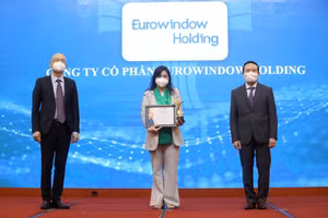 Eurowindow Holding lọt top 100 Thương hiệu mạnh Việt Nam.
