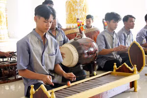 Nhạc Ngũ âm là một trong những loại hình nghệ thuật âm nhạc dân gian tiêu biểu của người Khmer - Ảnh: TITC.