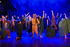 Hình ảnh trong vở kịch "Người đi dép cao su" - Ảnh Bộ VH,TT&DL.