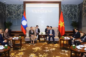 Ông Hồ An Phong - Thứ trưởng Bộ VH,TT&DL và bà Darany Phommavongsa - Thứ trưởng Bộ Văn hóa và Du lịch Lào - Ảnh: Bộ VH,TT&DL.