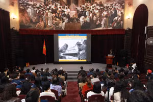 Một trăm năm nghệ thuật Việt Nam từ góc nhìn liên ngành và khai phóng