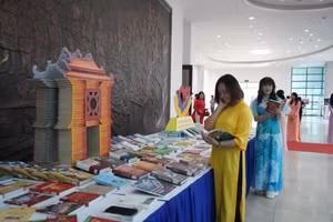 Trao bằng khen cho 87 gia đình văn hóa Thủ đô tiêu biểu