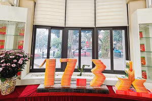 Trưng bày 300 tư liệu quý kỷ niệm 95 năm Đảng bộ thành phố Hà Nội