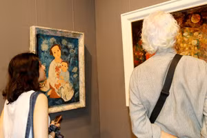 Triển lãm quy tụ 25 nữ họa sĩ đến từ các quốc gia với 38 tác phẩm nghệ thuật.