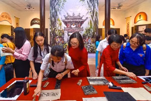 Triển lãm ‘Di tích Quốc gia đặc biệt Văn Miếu – Quốc Tử Giám’ tại Cần Thơ