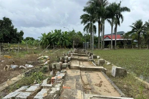 Đoạn tường Văn miếu Diên Khánh (Khánh Hoà) bị sụp đổ vì mưa lũ - Ảnh: ITN.