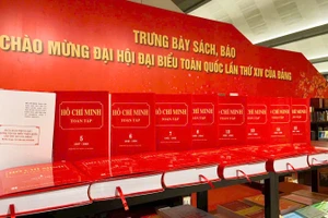Bộ sách "Hồ Chí Minh Toàn tập" được tái bản, trưng bày chào mừng Đại hội XIV của Đảng.
