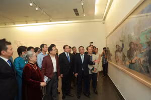 Bức tranh dài hơn 7m của cố hoạ sĩ Huỳnh Phương Đông lần đầu ra mắt công chúng