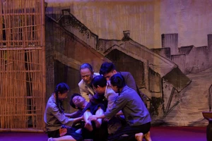 Trích đoạn vở kịch ngắn "Chuyện nhà chị Tín".