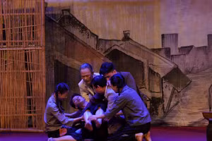 Trích đoạn vở kịch ngắn "Chuyện nhà chị Tín".