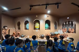 Tham quan trải nghiệm tại Bảo tàng làng gốm Bát Tràng.