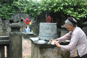 Mộ vua Đinh trên núi Yên Mã thuộc cố đô Hoa Lư. Ảnh: T. Hoà