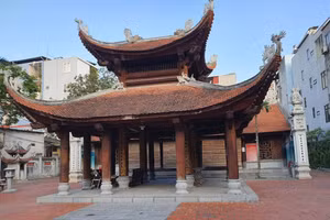 Di tích lịch sử - nghệ thuật đình Bái Ân - Quán Cây, Ao cá (phường Nghĩa Đô, quận Cầu Giấy).