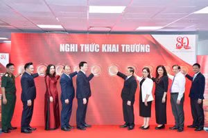 Các đại biểu khai trương Trung tâm Báo chí Triển lãm thành tựu đất nước 80 năm hành trình Độc lập - Tự do - Hạnh phúc.