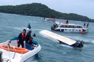 Phương tiện đường thủy bị lật trong vụ tai nạn ở biển Phú Quốc vào ngày 11/7 - Ảnh: ITN.