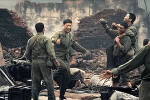 Cảnh trong phim "Mưa đỏ". 