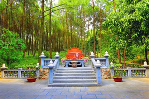 Khu mộ bà Hoàng Thị Loan tại núi Động Tranh, xã Nam Giang (Nam Đàn, Nghệ An). - ảnh ITN.