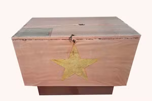 Chiếc hòm phiếu được trang bị cho các xã thuộc huyện Đắc Nông (Đắk Lắk) ngày 25/4/1976.