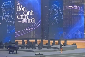 Đại diện ban tổ chức "Về đây bốn cánh chim trời" thông báo hoãn chương trình - Ảnh chụp màn hình.