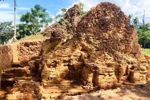 Tháp đôi Liễu Cốc là đền tháp Champa duy nhất ở miền Trung có 2 đền tháp chính - Ảnh: ITN.