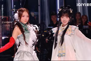 Phương Mỹ Chi kết hợp cùng Kelou – Khả Lâu (Trung Quốc) với tiết mục mashup “Túy âm - Lục hải vi vương”.