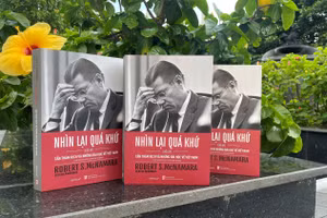 Hồi ký của cựu Bộ trưởng Quốc phòng Mỹ Robert S. McNamara phát hành tại Việt Nam sau đúng 30 năm ra mắt bạn đọc Mỹ.