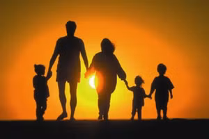 Ngày Quốc tế Hạnh phúc được Liên Hợp Quốc chọn là ngày 20/3 hằng năm nhằm tôn vinh khát vọng hạnh phúc của con người trên toàn thế giới - Ảnh minh họa.