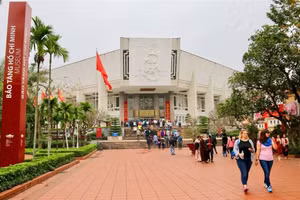 Bảo tàng Hồ Chí Minh.