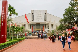Bảo tàng Hồ Chí Minh.