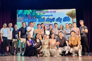 Vở chèo “Chuyện chú Cuội cây đa” có sự tham gia của các nghệ sĩ, diễn viên nổi tiếng - Ảnh: NHCHN.