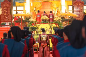 Nghi thức lễ dâng hương khai Xuân Bính Ngọ 2026 tại di tích Điện Kính Thiên - Ảnh: BTC.