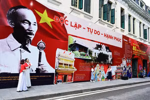 Hình ảnh trang trí trang trọng tại Bưu điện Hà Nội - Ảnh TITC.