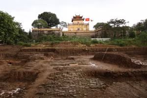 Khai quật 580m2 nền nhà Pháo binh thuộc khu trung tâm Hoàng thành Thăng Long
