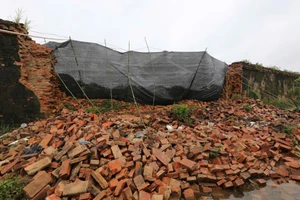 Đoạn tường bị sập có chiều dài khoảng 15m, cách cổng Hòa Bình khoảng 50m - Ảnh: Trung tâm BTDTCĐH.