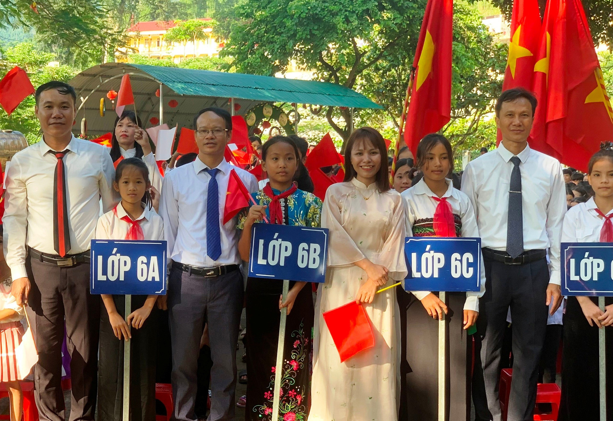 6-PTDTBT-THCS Trung Lý.jpg