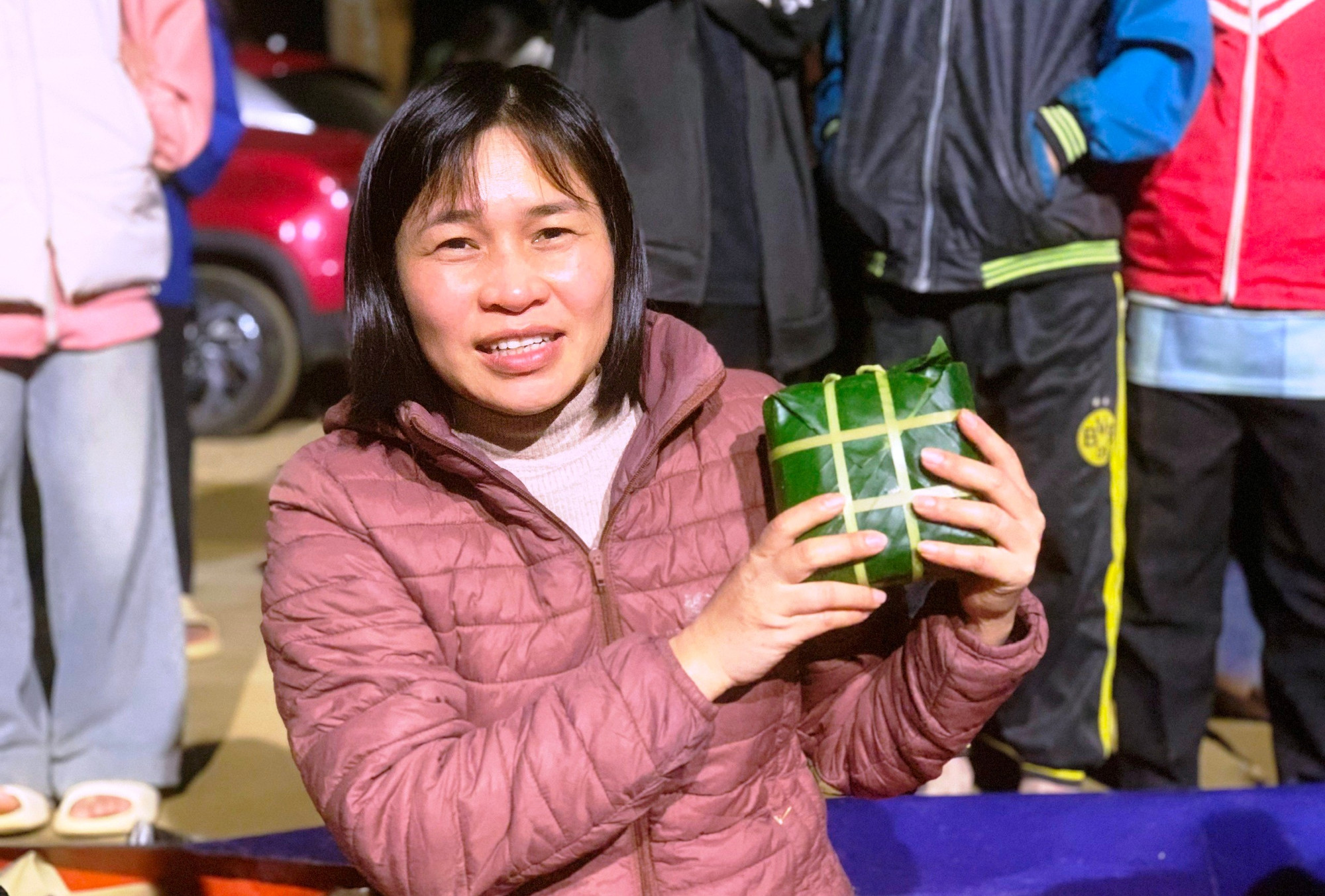 Cô giáo Trường Trường PTDTBT - THCS Trung Lý (Mường Lát, Thanh Hóa) cùng tham gia gói bánh chưng Tết. 9-co-giao-truong-truong-ptdtbt-thcs-trung-ly-muong-lat-thanh-hoa-cung-tham-gia-goi-banh-chung-tet.jpg