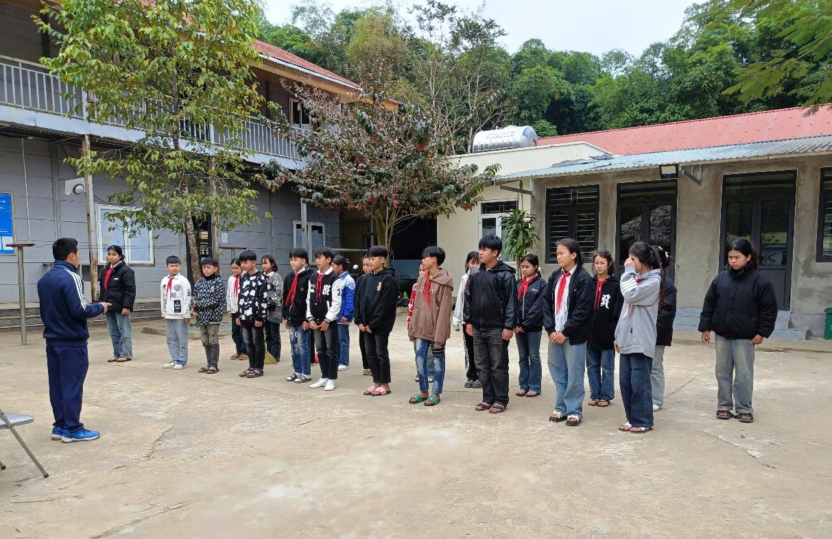 Giờ thể dục của thầy và trò Trường PTDTBT-THCS Sơn Thủy (Quan Sơn, Thanh Hóa). gio-the-duc-cua-thay-va-tro-truong-ptdtbt-thcs-son-thuy-quan-son-thanh-hoa.jpg