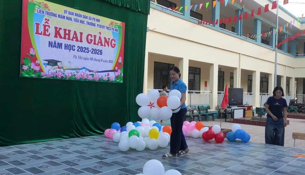 Trường Tiểu học Pù Nhi chuẩn bị cho Lễ khai giảng. 8.jpg