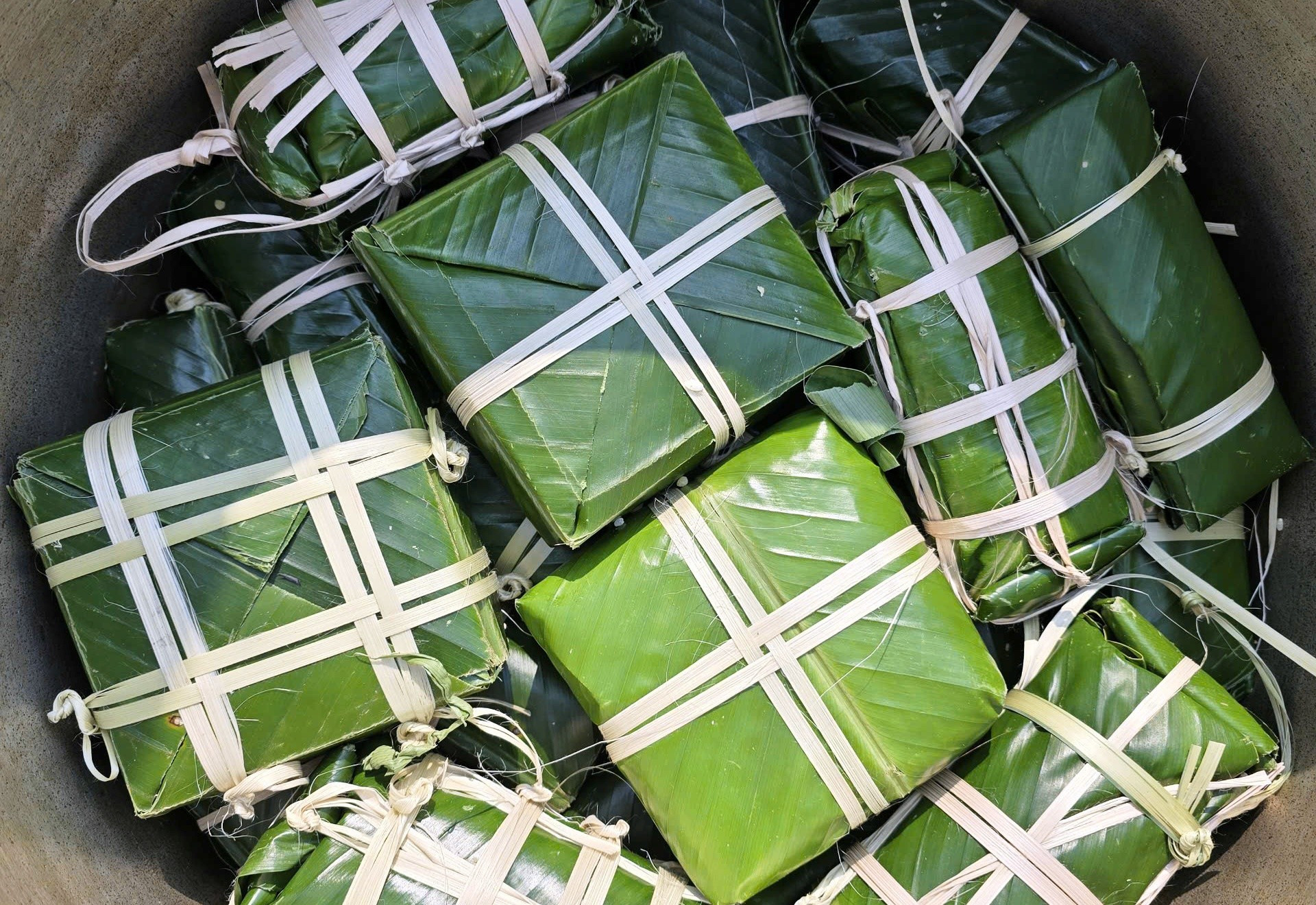Những chiếc bánh chưng do học sinh Trường PTDTBT-THCS Trung Lý (Mường Lát, Thanh Hóa) gói. 10-nhung-chiec-banh-chung-do-hoc-sinh-truong-ptdtbt-thcs-trung-ly-muong-lat-thanh-hoa-goi.jpg