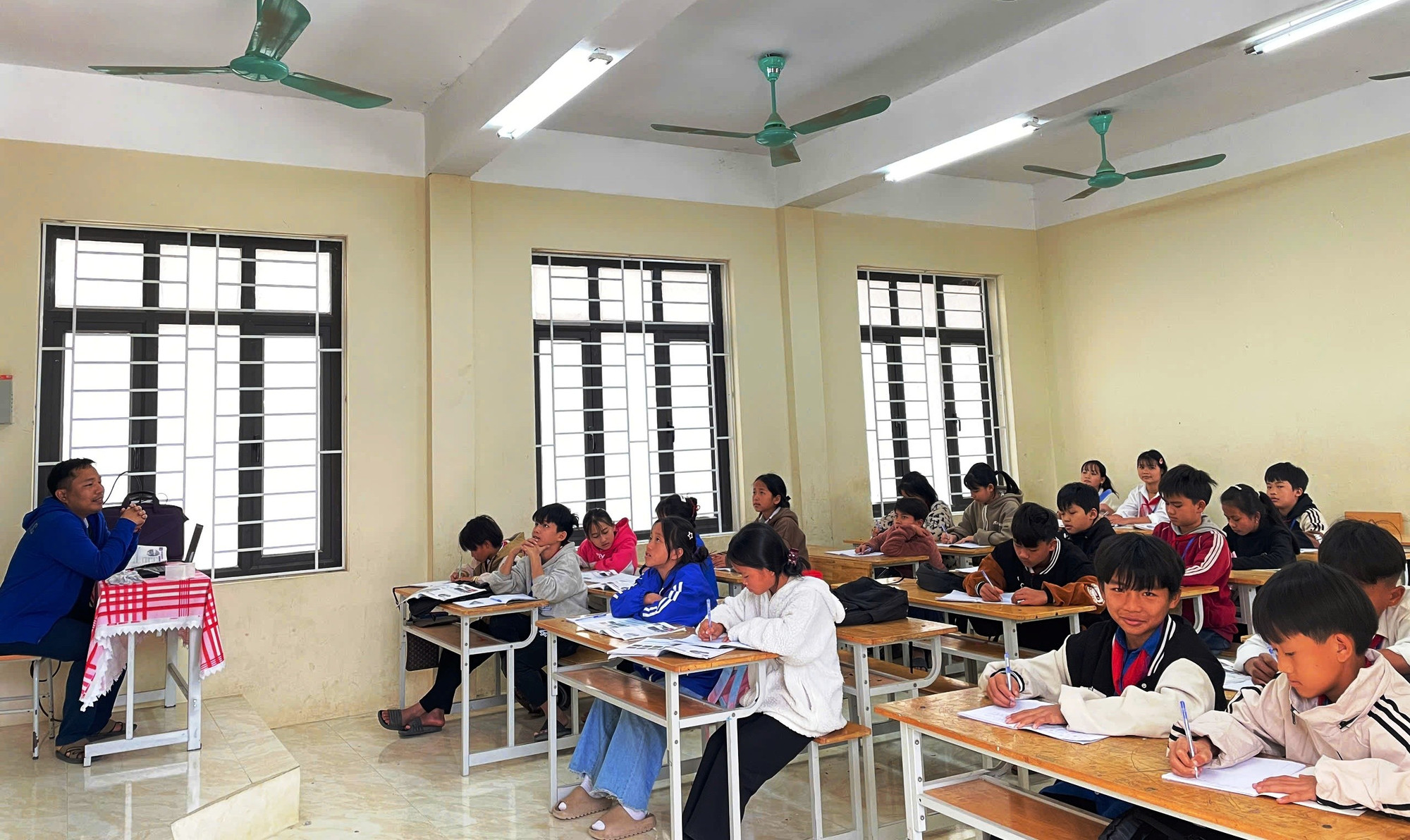 Giờ học trên lớp của Trường PTDTBT-THCS Mường Lý (Mường Lát, Thanh Hóa) sau kỳ nghỉ Tết dài ngày. gio-hoc-tren-lop-cua-truong-ptdtbt-thcs-muong-ly-muong-lat-thanh-hoa-sau-ky-nghi-tet-dai-ngay.jpg