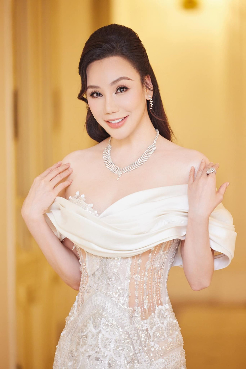 ho-quynh-huong-10.jpg